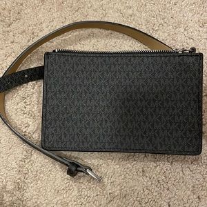 Micheal Kors crossbody bag